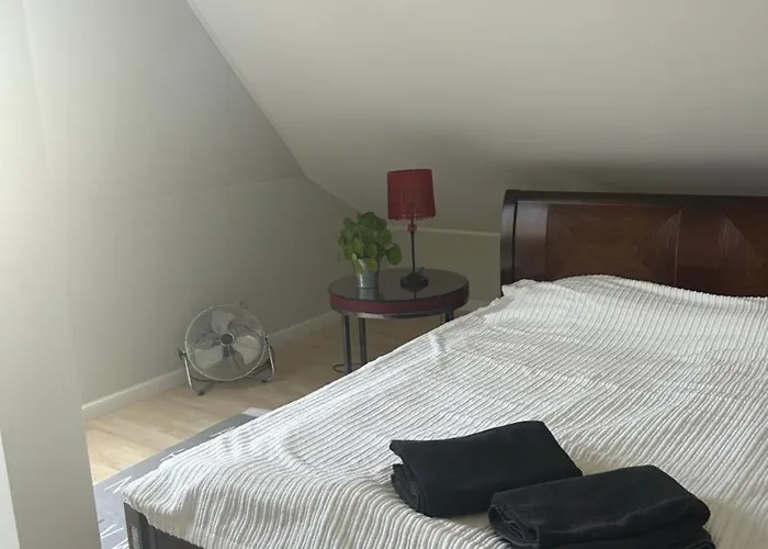 Goscinne Pod Klonami